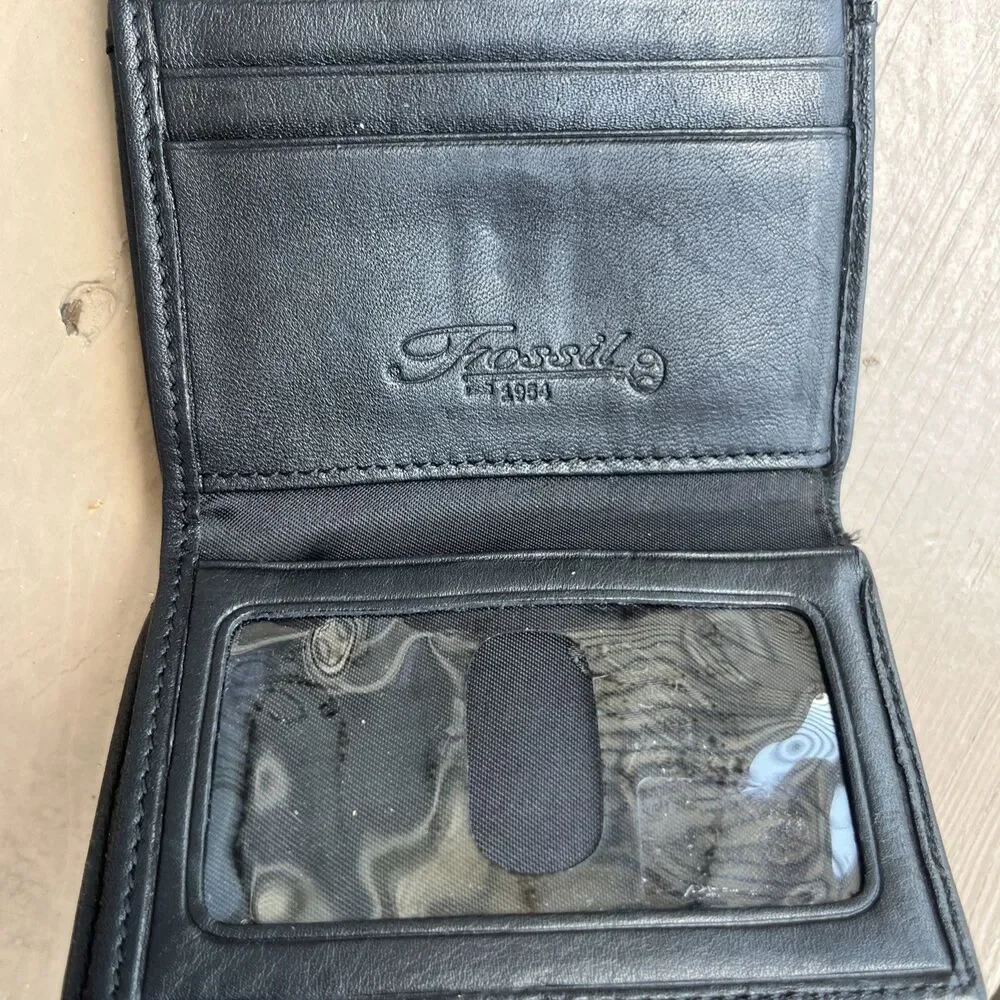 FOSSIL Vintage Women's Wallet Small Black Leather Medallion Card Slots Billfold